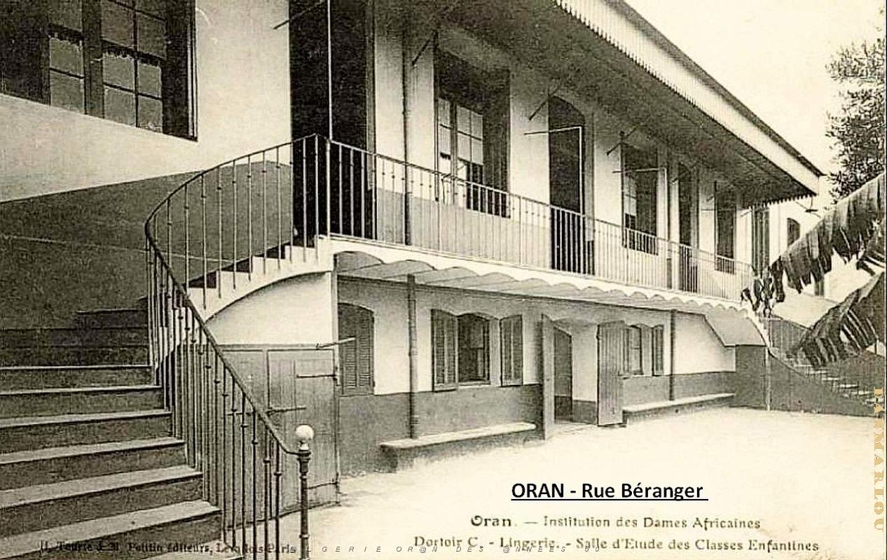 SP g- 004- St Pierre- Dames africaines- rue Beranger.jpg